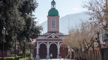 Iglesia y Casa Parroquial de San José de Maipo en Cajon del Maipo, Metropolitana